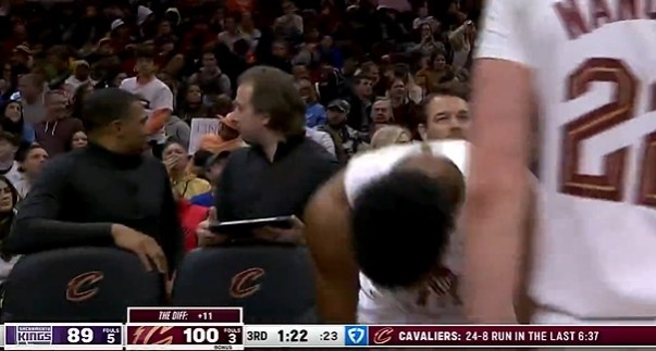 DB电竞APP-乘胜追击！亨特三分命中 骑士6分钟打出24-8高潮再获两位数优势